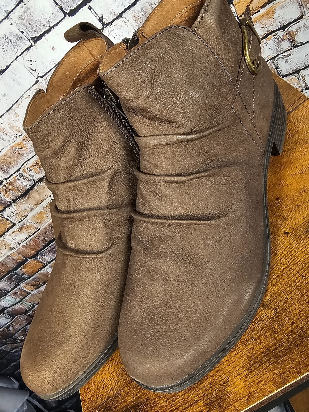 NEW Cobb Hill Chessa Ankle Boots Women's 9.5M Dark Brown Leather Side Zip Bootie